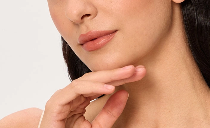 Контурная пластика губ Juvederm со сидкой до 80% в «Подружках» Контурная пластика губ Juvederm